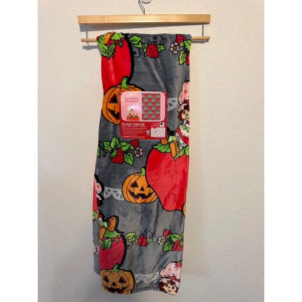 Strawberry Shortcake Halloween Plush Throw Blanket 50x70 Jay Franco Grey Pumpkin